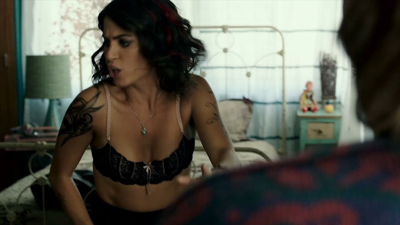 Nackte Promis » Nikki Reed sexy – Murder of a Cat (2014)