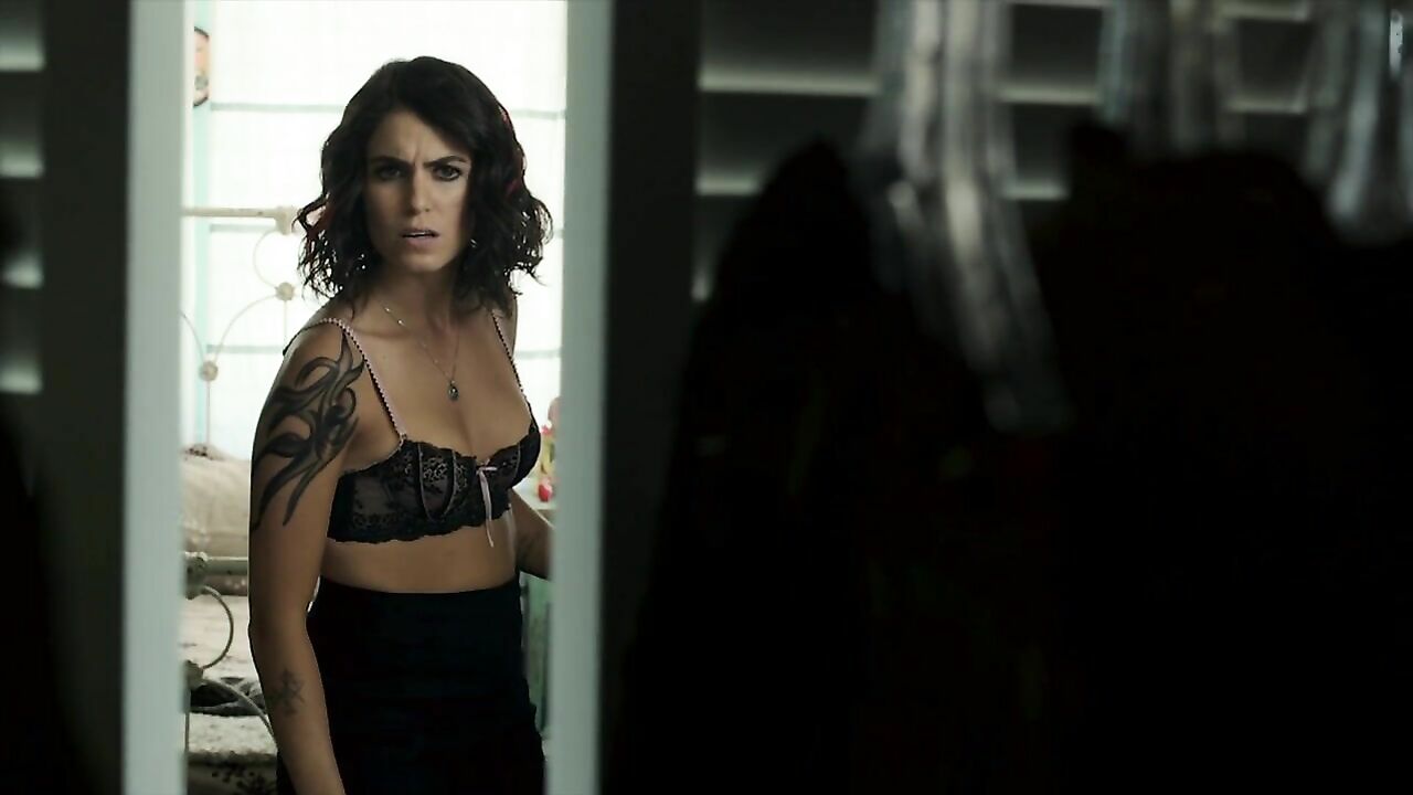 Nackte Promis » Nikki Reed sexy – Murder of a Cat (2014)