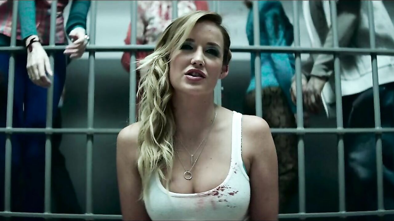 Sarah Dumont sexy, Halston Sage sexy -  sex scene from Scouts Guide to the Zombie Apocalypse (2015)