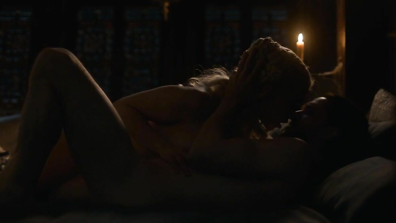 Emilia Clarke nude -  sex scene from Game of Thrones s07e07 (2017)