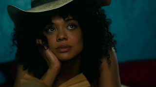 Tessa Thompson sexy, Stephanie Sigman nue - War on Everyone (2016)