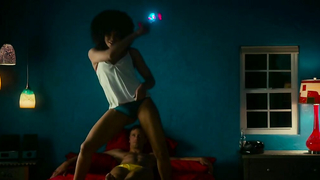 Tessa Thompson sexy, Stephanie Sigman nue - War on Everyone (2016)