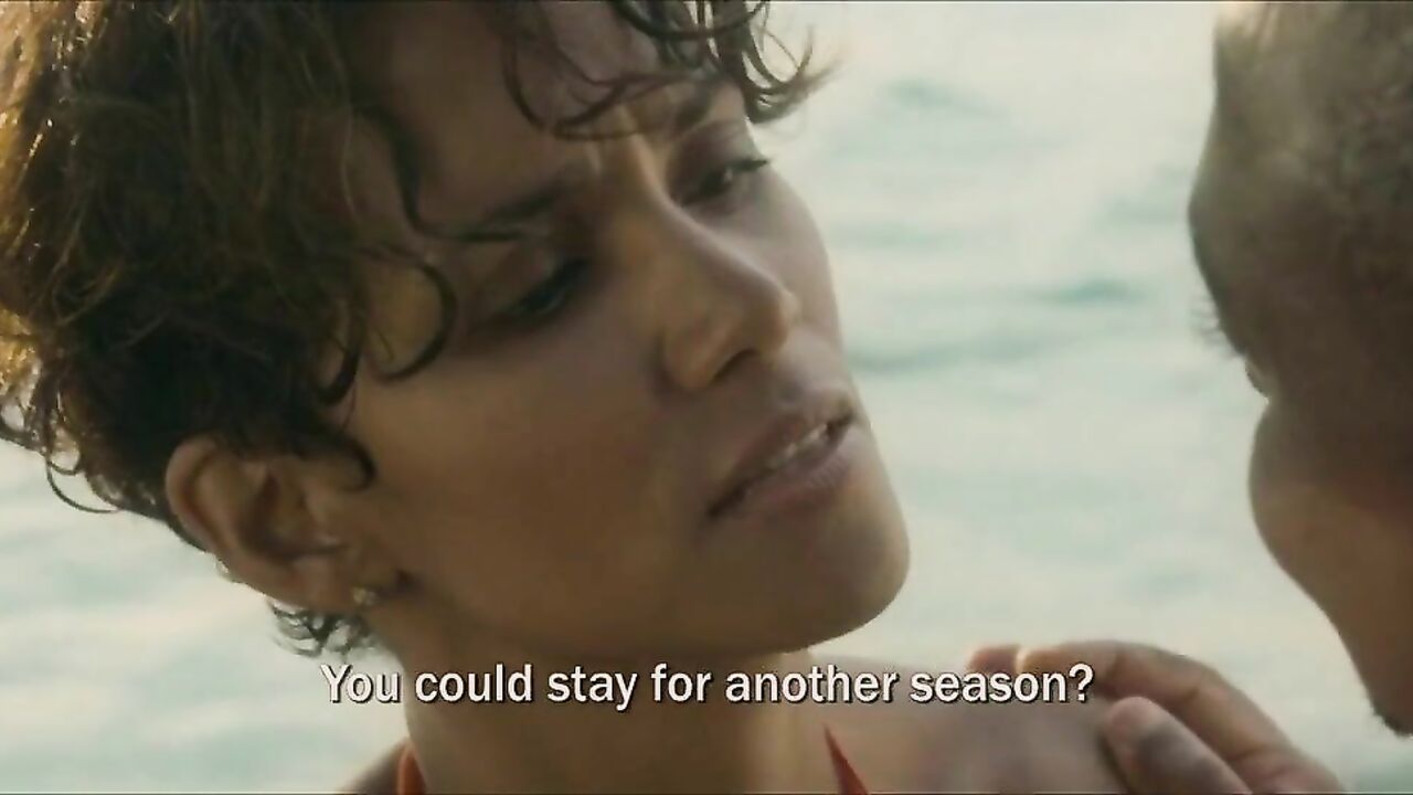 Nackte Promis » Halle Berry sexy – Dark Tide (2012)