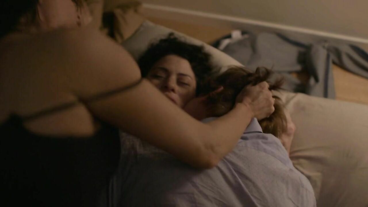 Alia Shawkat nude, Amy Landecker sexy -  sex scene from Transparent s04e10 (2017)