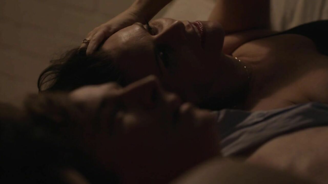 Alia Shawkat nude, Amy Landecker sexy -  sex scene from Transparent s04e10 (2017)