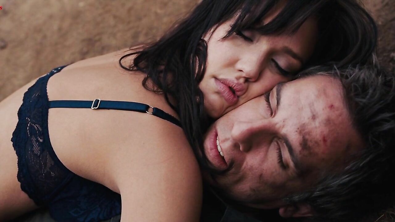 Jessica Alba sexy -  sex scene from Little Fockers (2010)