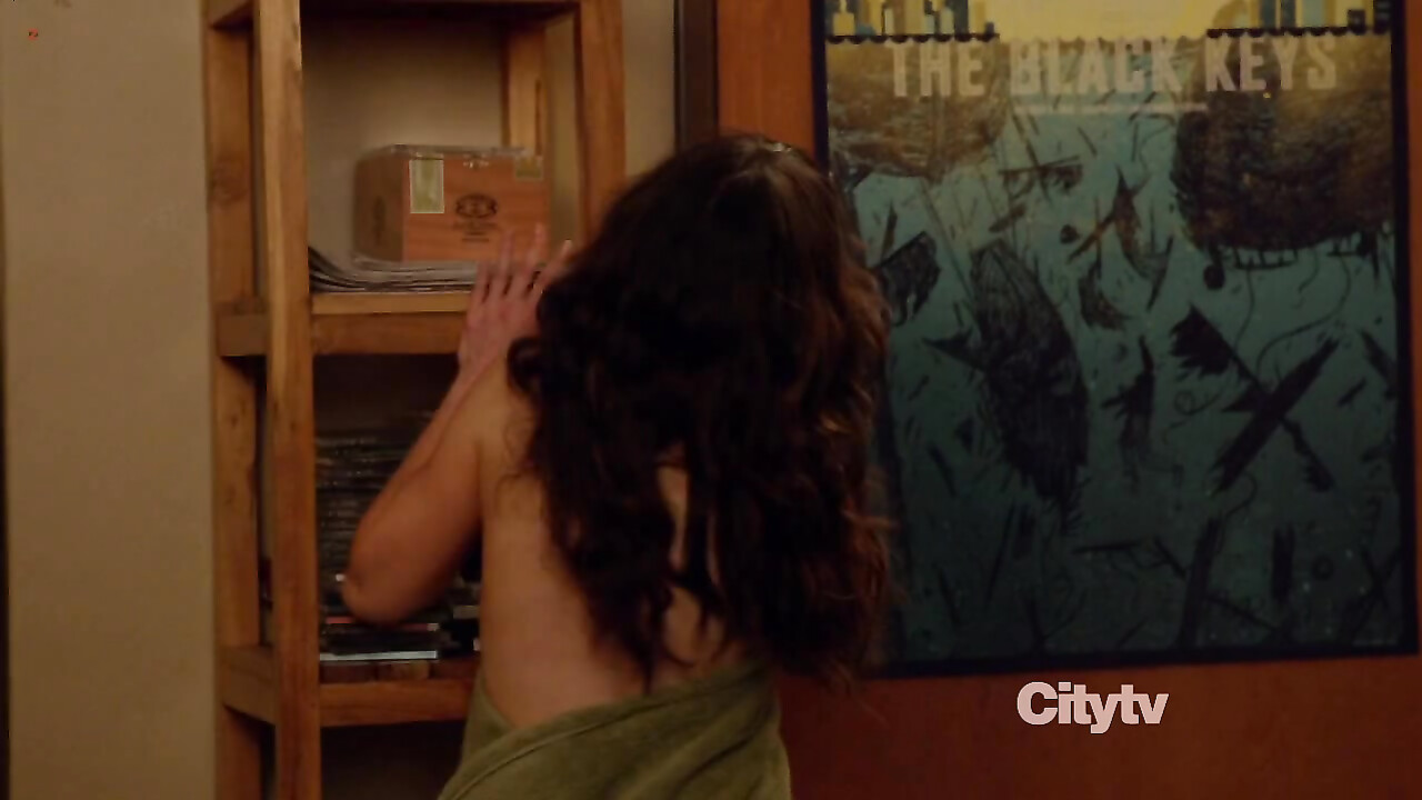 Lake Bell sexy, Zooey Deschanel sexy -  sex scene from New Girl s01e04 (2011)