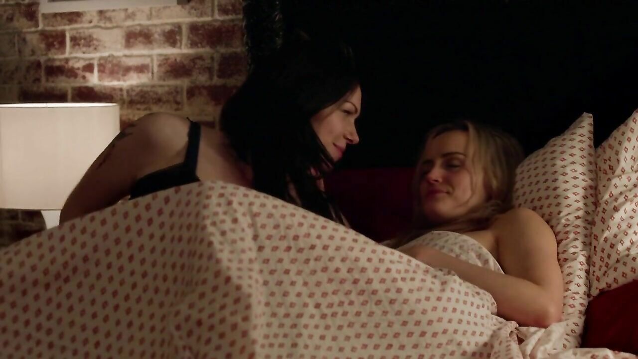 Taylor Schilling nude, Laura Prepon sexy -  sex scene from Orange is the New Black s02e10 (2014)