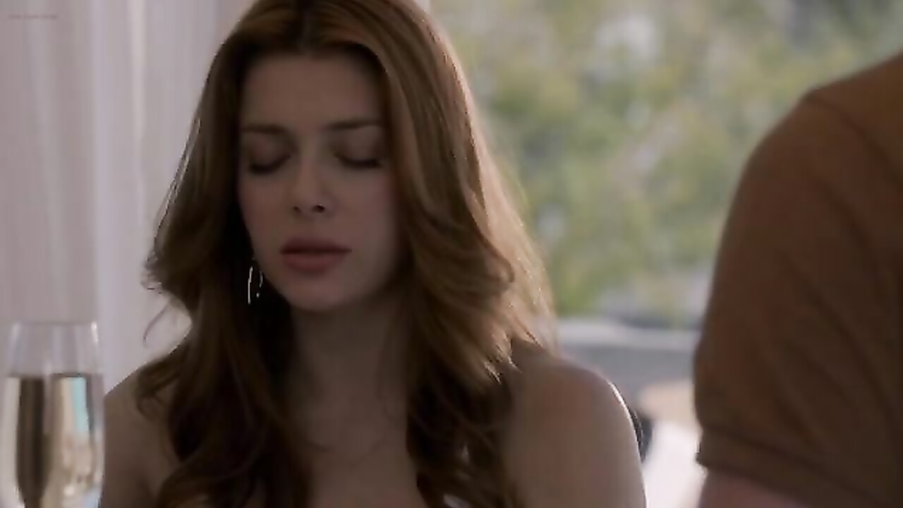 Nackte Promis » Elena Satine sexy – Revenge s04e04 (2014)