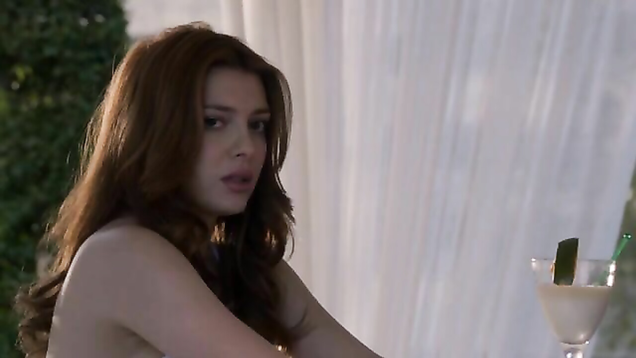 Nackte Promis » Elena Satine sexy – Revenge s04e04 (2014)