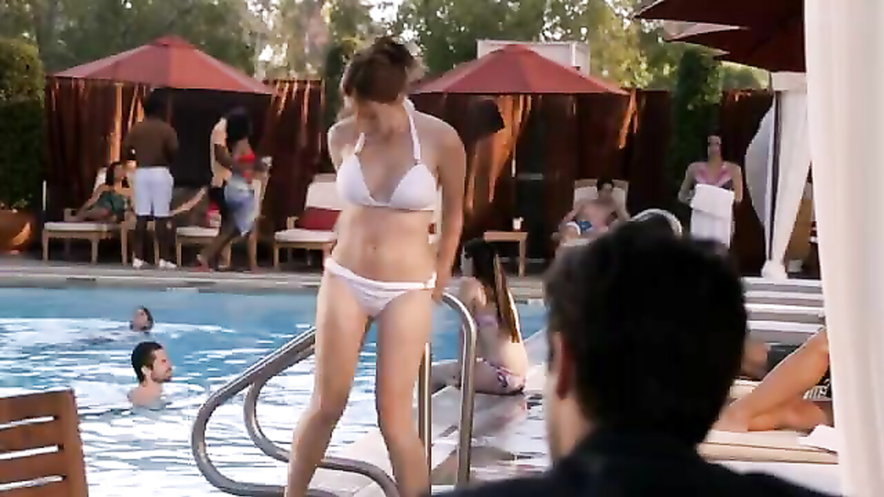 Nackte Promis » Elena Satine sexy – Revenge s04e04 (2014)