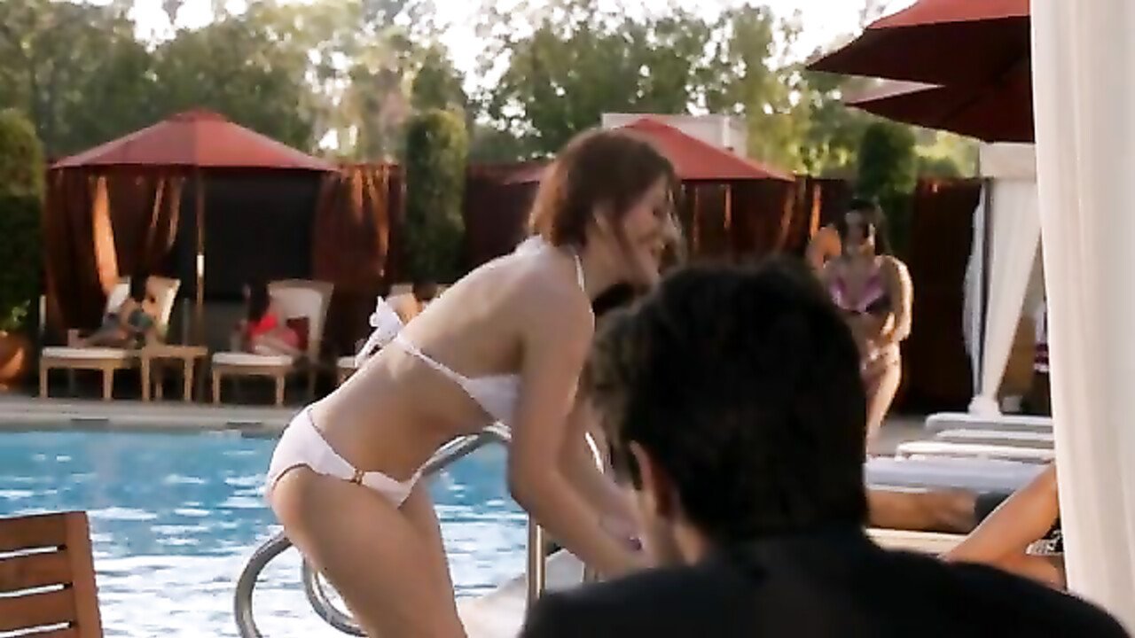 Nackte Promis » Elena Satine sexy – Revenge s04e04 (2014)