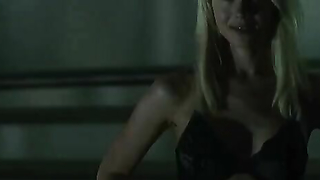 Celebridades nuas » Kristen Hager sexy - Requiem (2007)