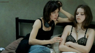 Célébrités nues » Roxane Mesquida nue - Sex Is Comedy (2002)