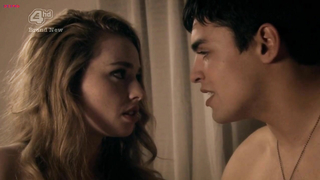 Célébrités nues » Freya Mavor sexy - Skins s05e03 (2011)