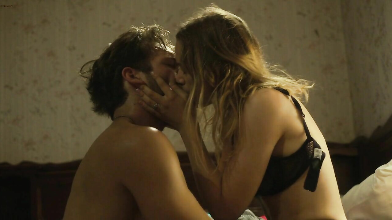 Sara Forestier nude -  sex scene from Suzanne (2013)