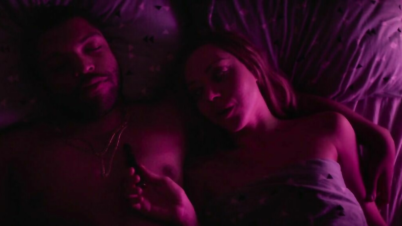 Aubrey Plaza sexy -  sex scene from Ingrid Goes West (2017)