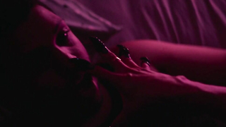 Aubrey Plaza sexy -  sex scene from Ingrid Goes West (2017)