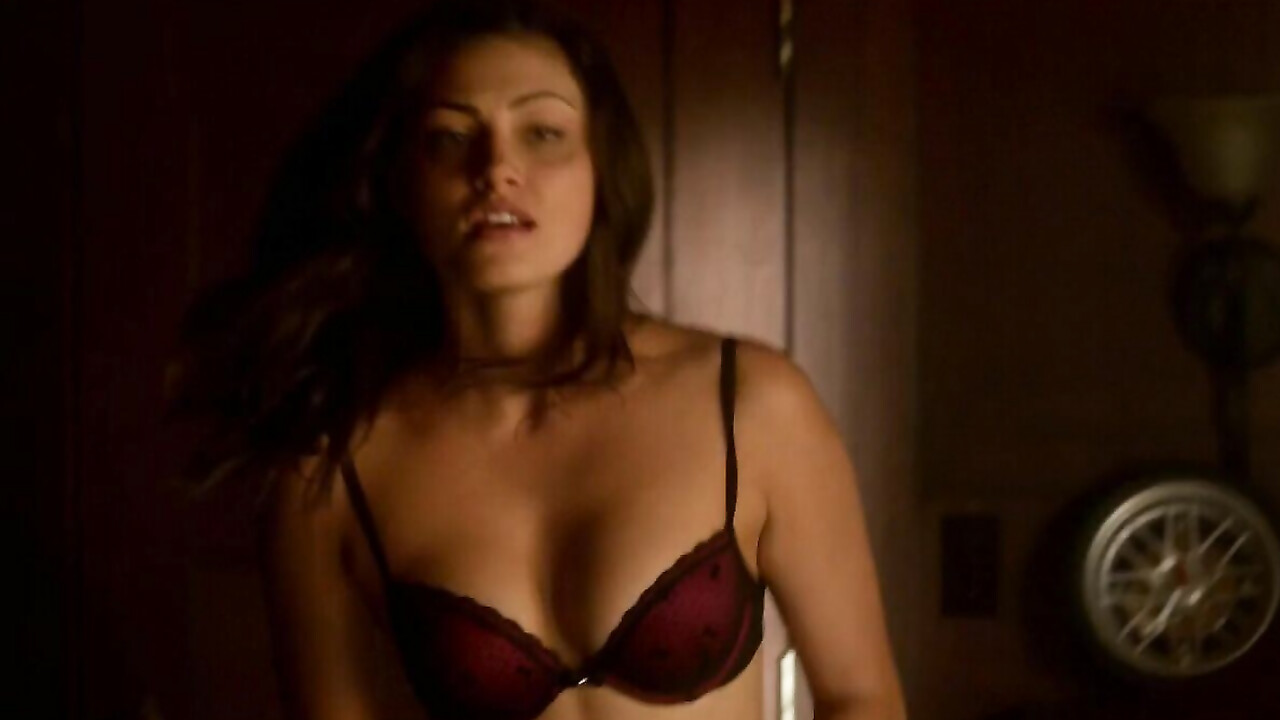 Phoebe Tonkin sexy -  sex scene from The Secret Circle s01e14 (2011)