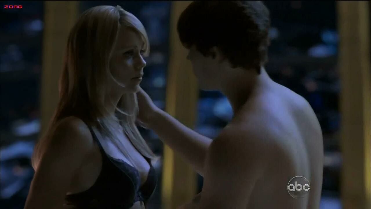 Laura Vandervoort sexy -  sex scene from V s02e01 (2011)