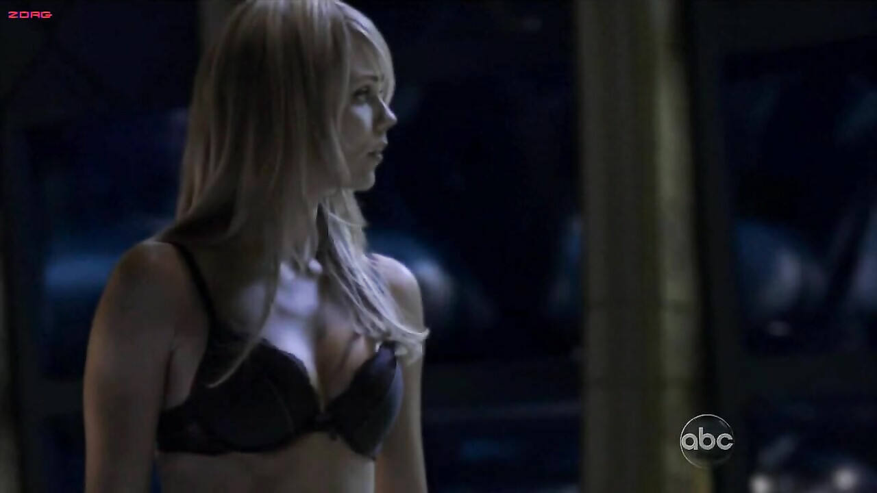 Laura Vandervoort sexy -  sex scene from V s02e01 (2011)