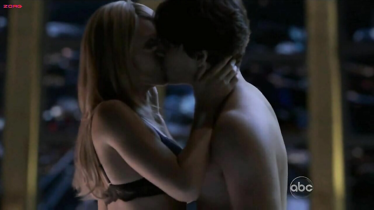 Laura Vandervoort sexy -  sex scene from V s02e01 (2011)