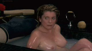 Célébrités nues » Catherine Deneuve nue, Delphine Chuillot nue, Yekaterina Golubeva nue - Pola X (1999)