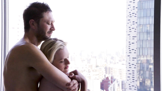 Célébrités nues » Elisabeth Moss sexy - Tokyo Project (2017)