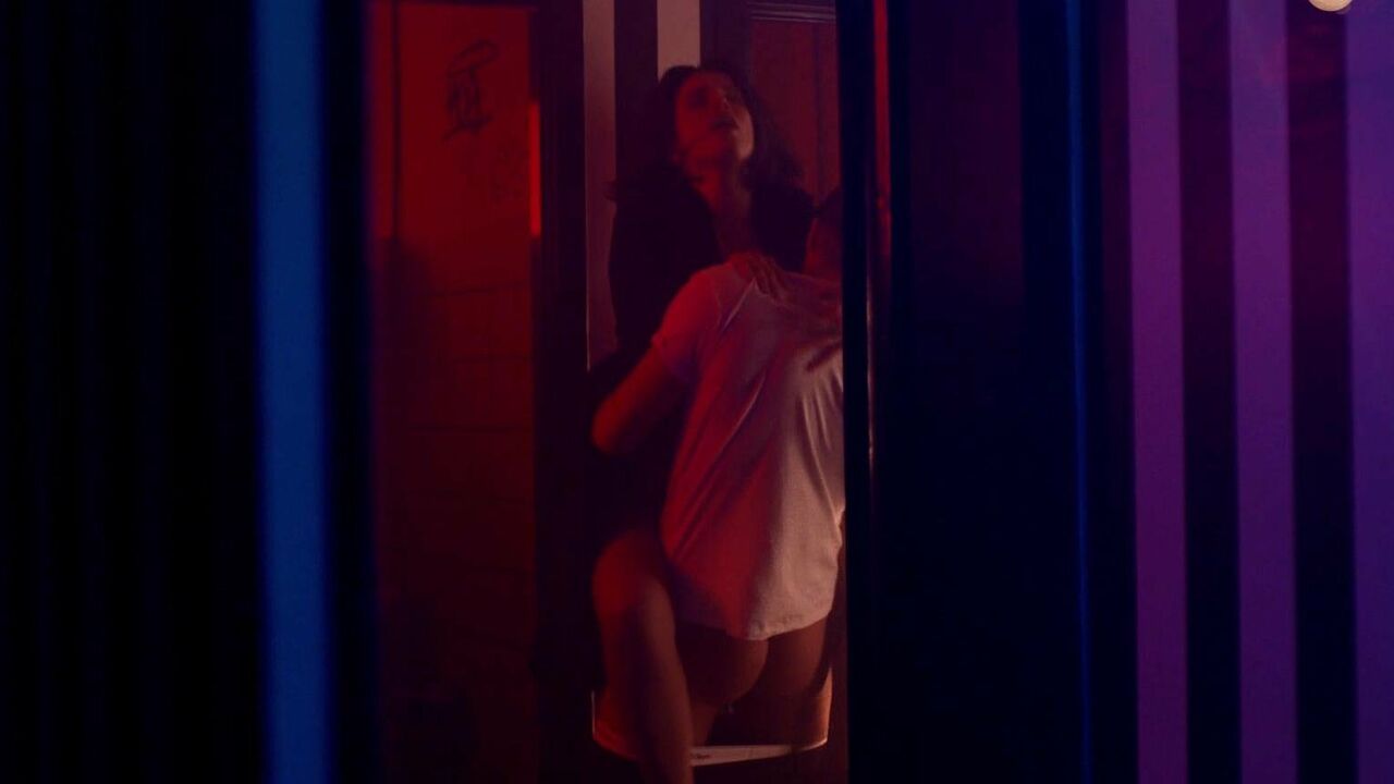 Heida Reed sexy -  sex scene from Stella Blomkvist s01e04 (2017)