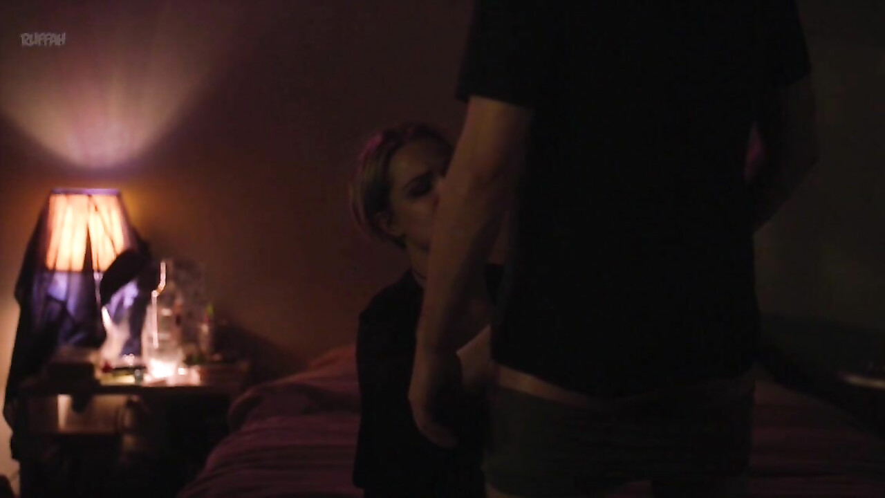 Evan Rachel Wood nackt, Julia Sarah Stone sexy – Sexszene aus Allure (2018)