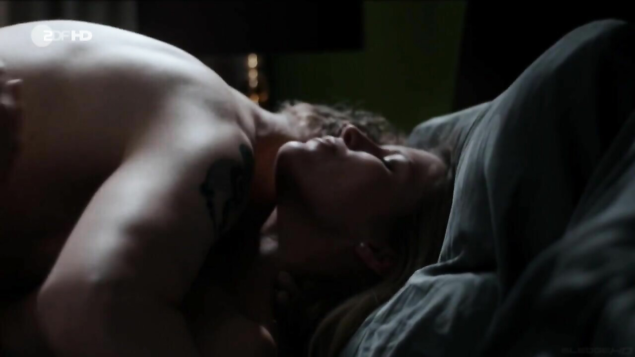 Valerie Niehaus nude -  sex scene from Uberleben an der Scheidungsfront (2015)