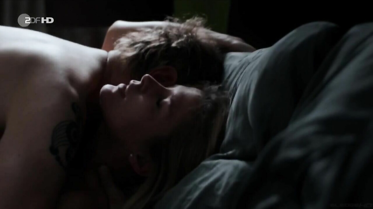 Valerie Niehaus nude -  sex scene from Uberleben an der Scheidungsfront (2015)