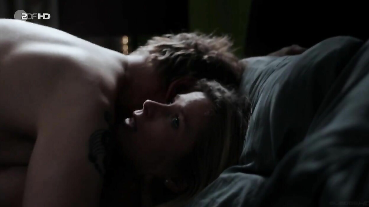 Valerie Niehaus nude -  sex scene from Uberleben an der Scheidungsfront (2015)