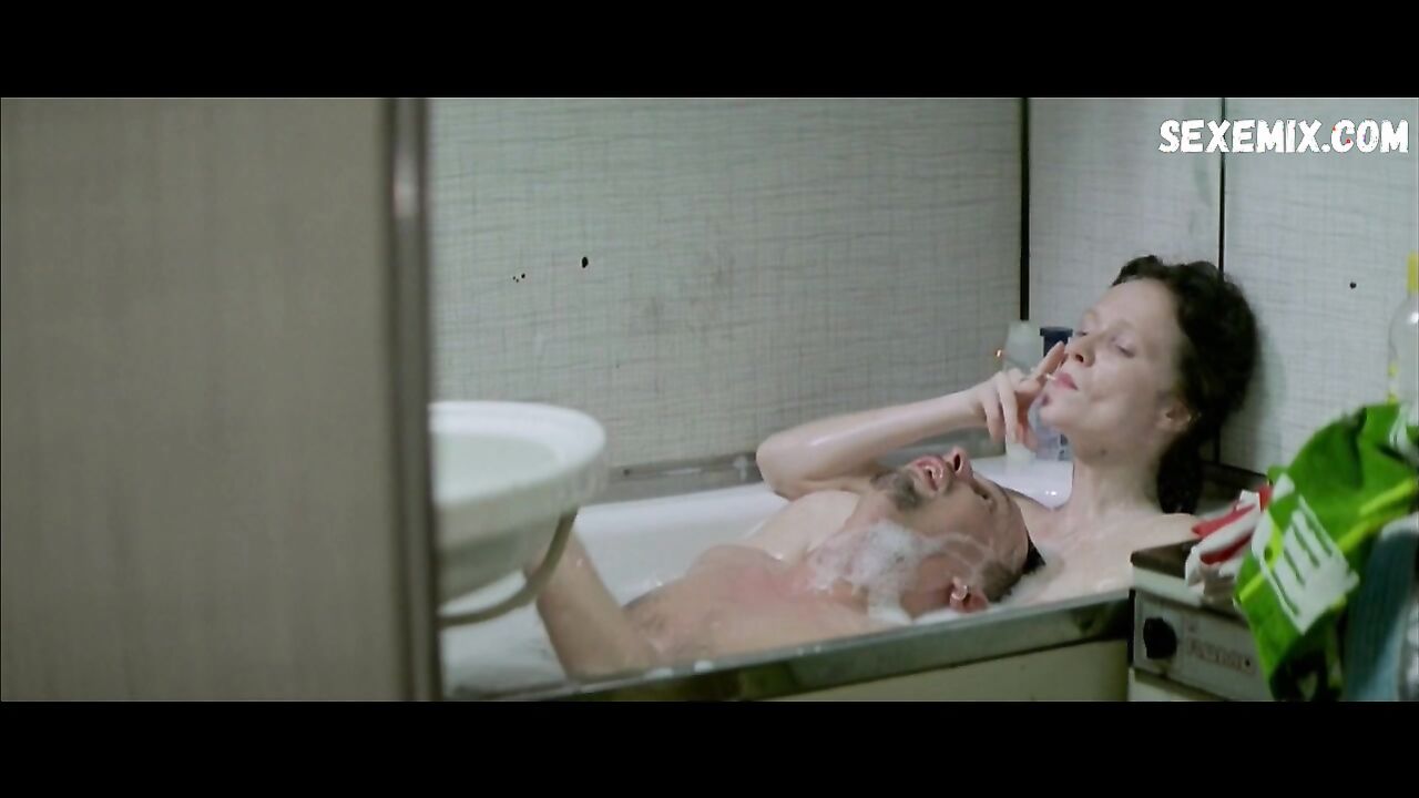 Anna Geislerova topless, scene in Stesti (2005)