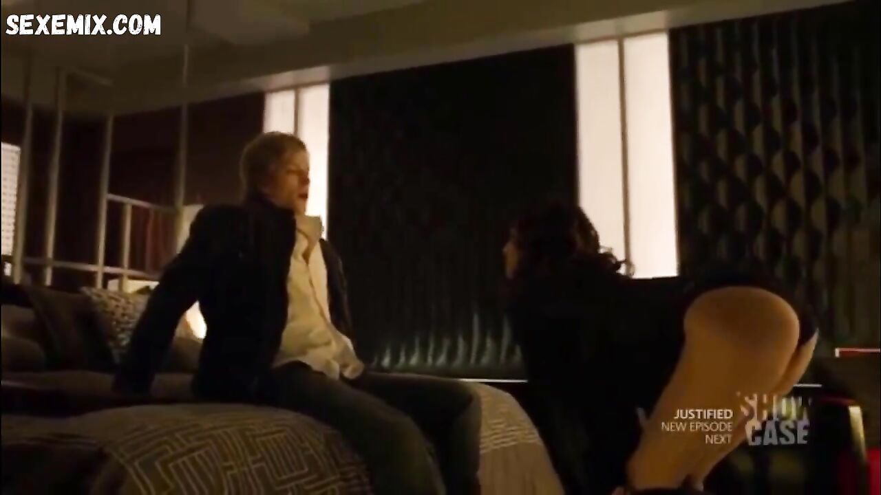 Emmanuelle Vaugier, Anna Silk Lesbian, scene in Lost Girl s02e21 (2012)