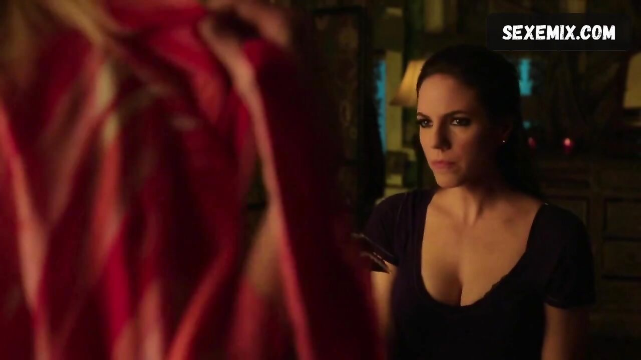 Rachel Skarsten, Anna Silk Lesbian, scene in Lost Girl s03e12 (2013)