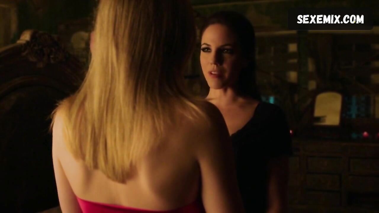 Rachel Skarsten, Anna Silk Lesbian, scene in Lost Girl s03e12 (2013)