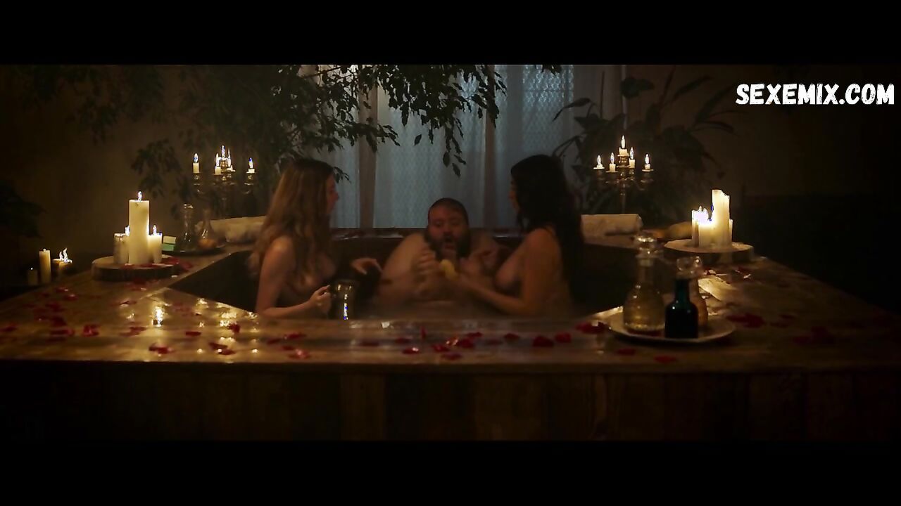 Liliana Fiorelli, Valeria Belardelli, Fotini Peluso sexy, scene in Il Regno (2020)