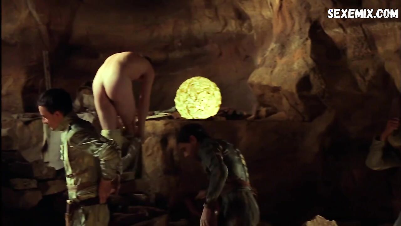 Barbora Kodetova, Saskia Reeves topless, scene in Dune (2000)