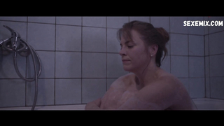 Petra Nesvacilova in topless, scena in Snezi! (2019)