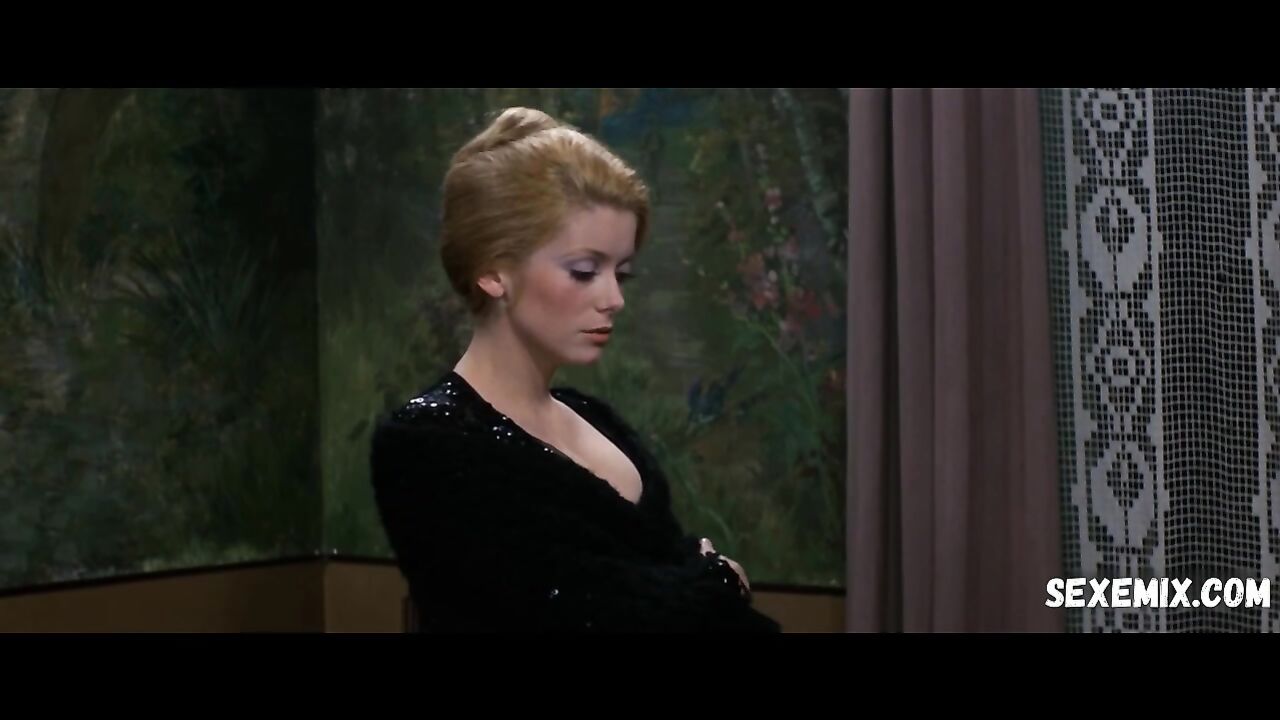 Catherine Deneuve topless, scene in Mississippi Mermaid (1969)