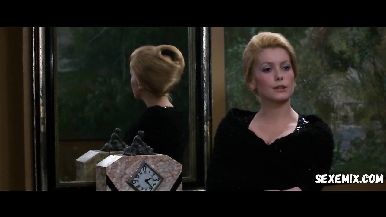 Catherine Deneuve topless, scene in Mississippi Mermaid (1969)