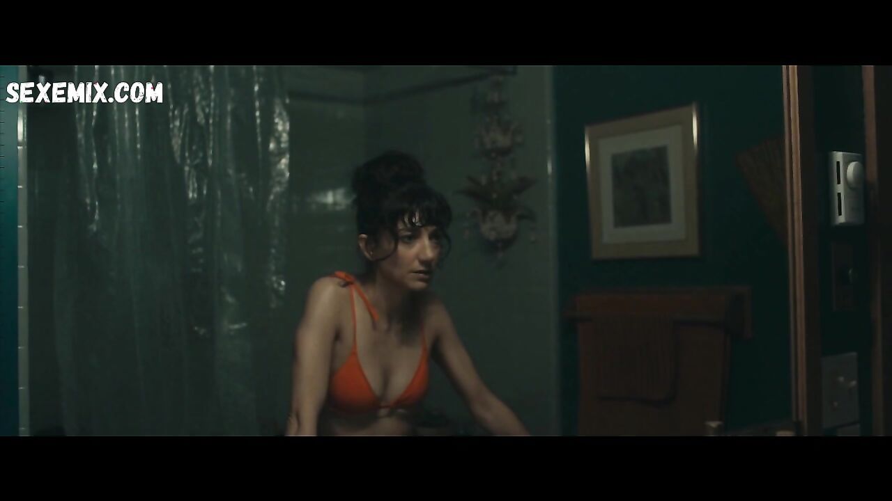 Sheila Vand Bikini, Szene in The Rental (2020)