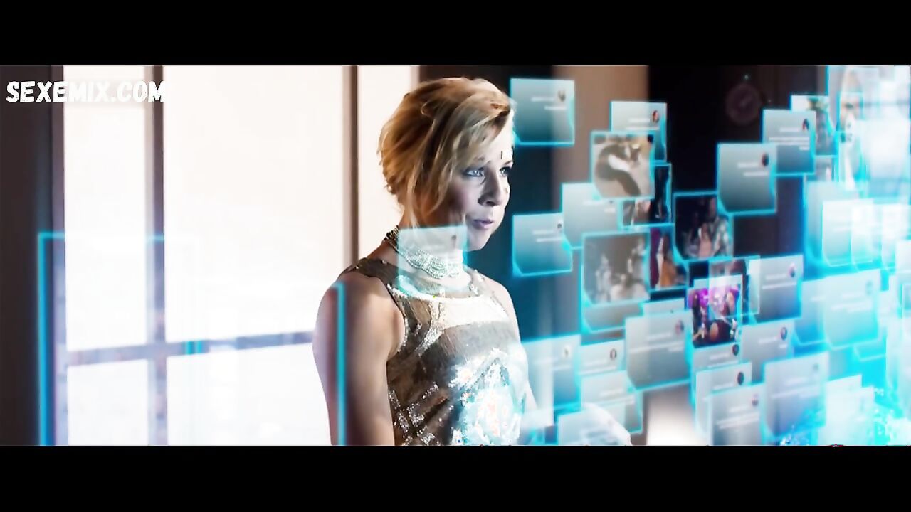 Gigi Edgley sexy, Hinternszene in Hashtag (2019)