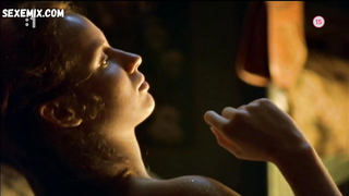 Tatiana Pauhofova in topless, scena in Krute radosti (2002)