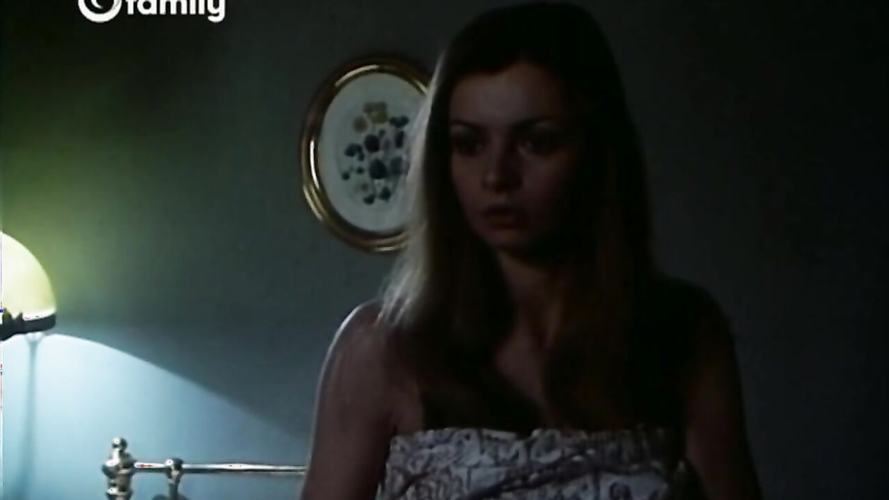 Anna Wetlinska sexy, scene in Cista reka (1978)