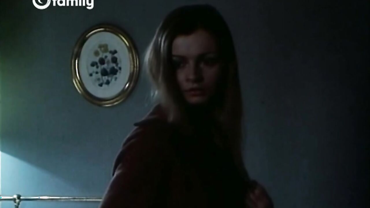 Anna Wetlinska sexy, scene in Cista reka (1978)