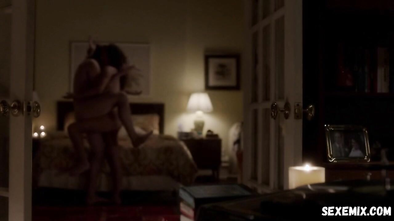 Gillian Alexy sexy, scene in The Americans s03e01 (2015)