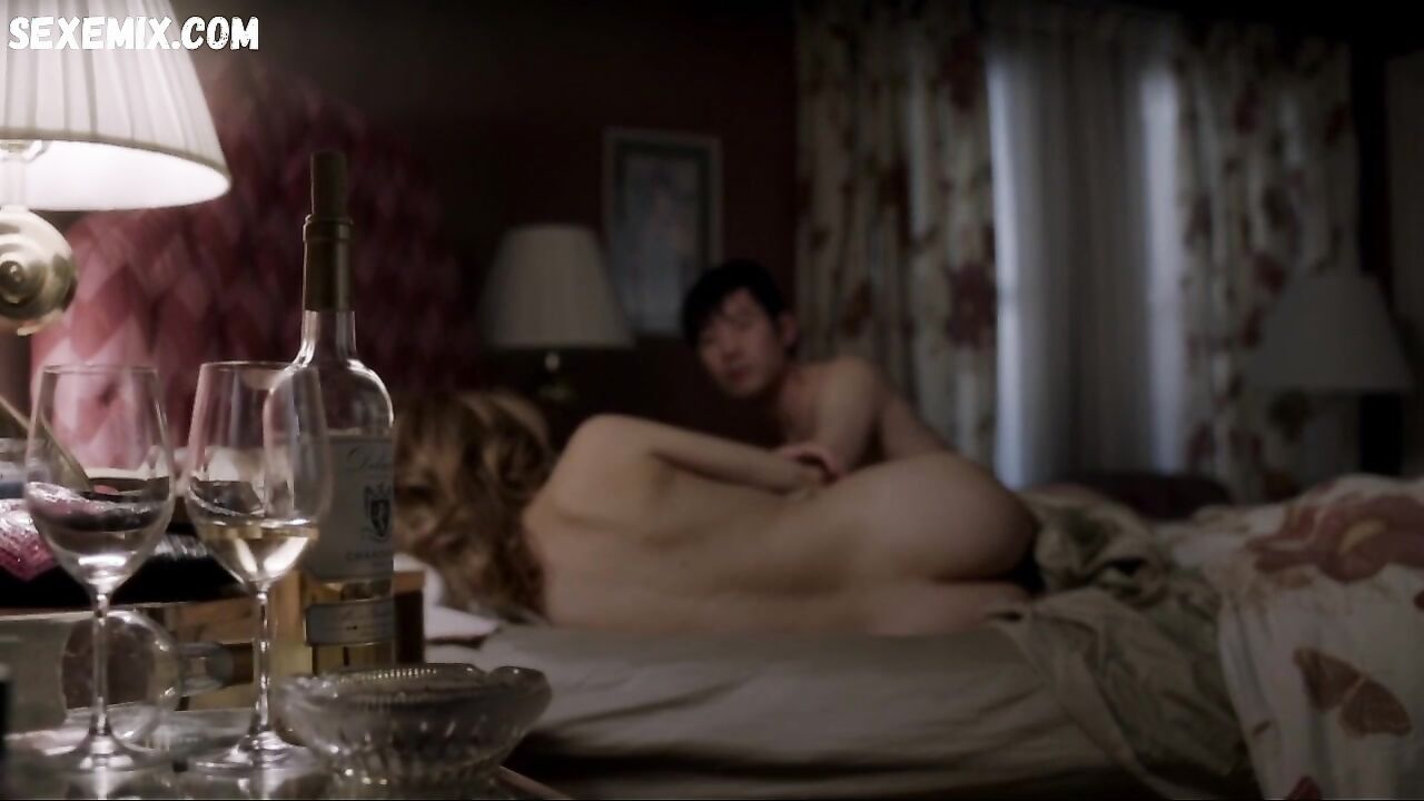 Keri Russell topless, scene in The Americans s04e09 (2016)