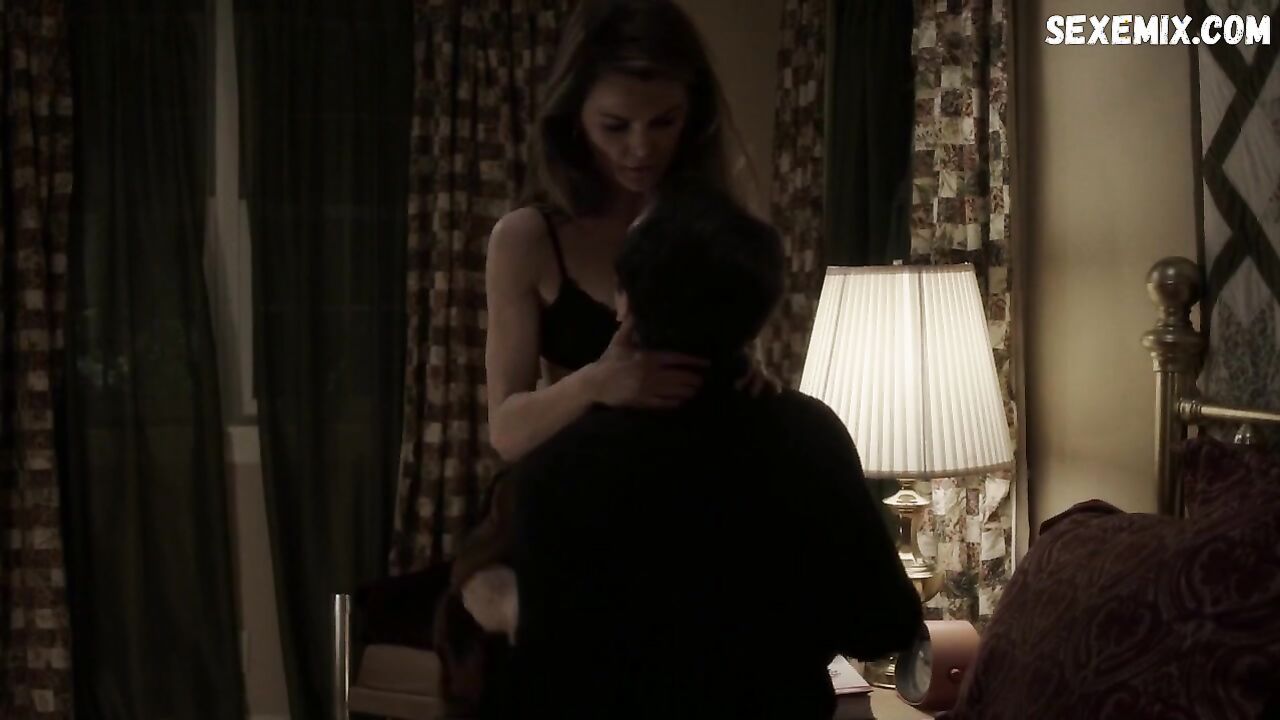 Keri Russell topless, scene in The Americans s02e06 (2014)